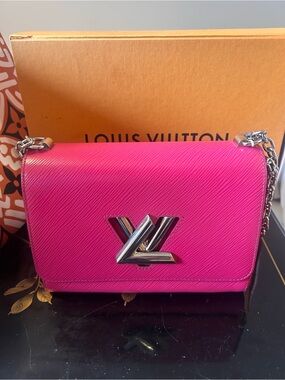 Louis Vuitton Pink Epi Leather Twist Chain Shoulder Bag RARE